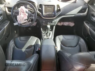 2018 Jeep Cherokee Limited z VIN 1C4PJLDX7JD573718, wystawiony jako Copart lot #83295024 z przebiegiem 102 479 mil mil oraz Nie do naprawy • Non repairable. Historia ofert i sprzedaży dostępna na DreamBid. Obrazek 8.