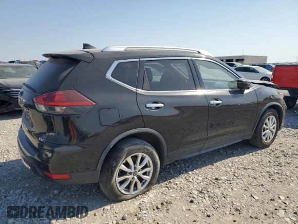 2020 Nissan Rogue SV z VIN JN8AT2MT0LW039933, wystawiony jako Copart lot #82668114 z przebiegiem 95 845 mil mil oraz Szkoda całkowita • Salvage title. Historia ofert i sprzedaży dostępna na DreamBid. Obrazek 3.