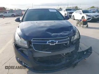 2014 Chevrolet Cruze 2LT z VIN 1G1PE5SB3E7255292, wystawiony jako IAAI lot #41851205 z przebiegiem 141 659 mil mil oraz . Historia ofert i sprzedaży dostępna na DreamBid. Obrazek 12.