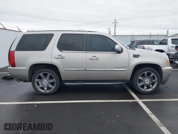 2007 Cadillac Escalade z VIN 1GYFK63847R256229, wystawiony jako IAAI lot #41600996 z przebiegiem 219 189 mil mil oraz . Historia ofert i sprzedaży dostępna na DreamBid. Obrazek 14.