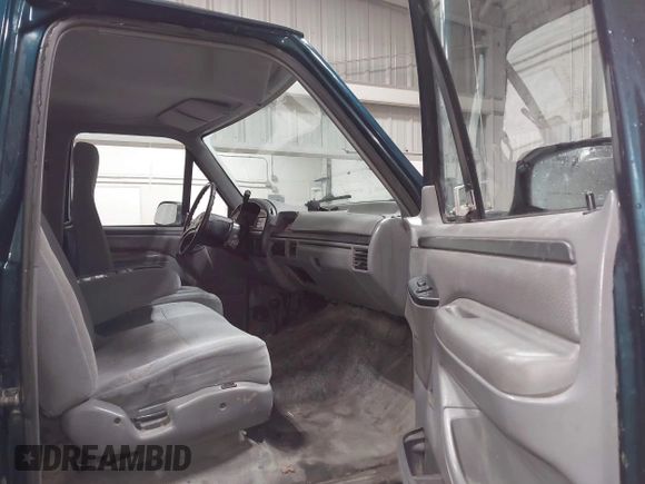1997 Ford F-250 HD with VIN 1FTHX26G0VEB12354, listed as a IAAI auction lot 42033876 with Not Provided miles. Bid and sale history available at carsss.com. Image 5.