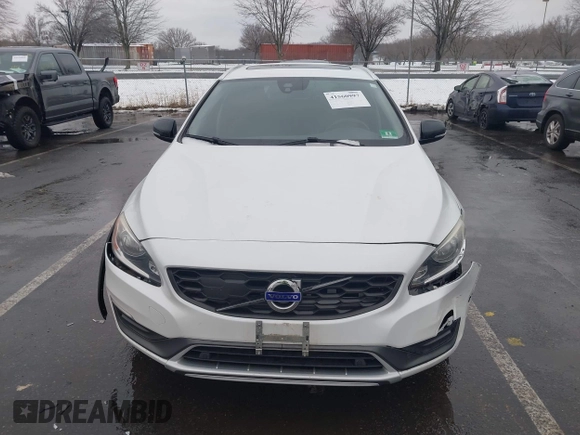 2015 Volvo V60 Cross Country T5 with VIN YV4612HK1F1001764, listed as a IAAI auction lot 41560997 with 69,888 mi miles. Bid and sale history available at carsss.com. Image 12.