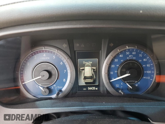 2017 Toyota Sienna XLE with VIN 5TDDZ3DC0HS150633, listed as a Copart auction lot 62642575 with 94,439 mi miles and Salvage title. Bid and sale history available at DreamBid. Image 9.