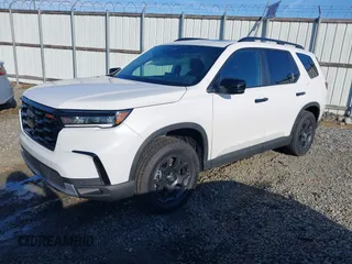 2025 Honda Pilot TrailSport with VIN 5FNYG1H63SB051817, listed as a IAAI auction lot 41434021 with 895 mi miles. Bid and sale history available at carsss.com. Image 2.
