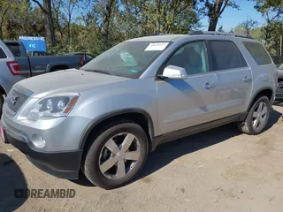 2010 GMC Acadia SLT1 z VIN 1GKLRMEDXAJ202687, wystawiony jako IAAI lot #40635219 z przebiegiem 115 810 mil mil oraz . Historia ofert i sprzedaży dostępna na DreamBid. Obrazek 2.