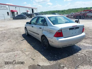 2007 Ford Focus S z VIN 1FAFP34N57W109953, wystawiony jako IAAI lot #42225399 z przebiegiem Nie podano mil oraz . Historia ofert i sprzedaży dostępna na DreamBid. Obrazek 3.