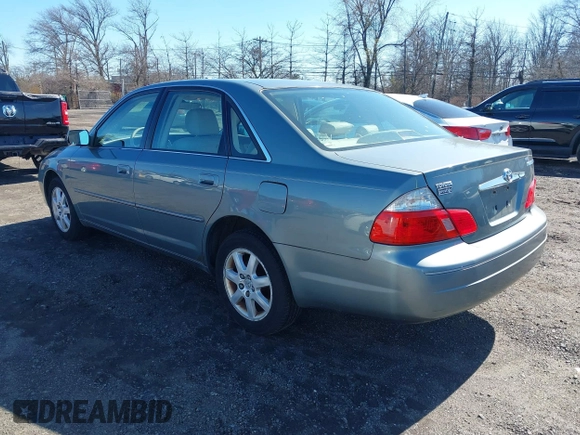 2004 Toyota Avalon XL z VIN 4T1BF28B84U389084, wystawiony jako IAAI lot #41839240 z przebiegiem 140 435 mil mil oraz . Historia ofert i sprzedaży dostępna na DreamBid. Obrazek 3.