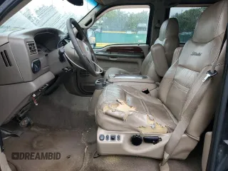2001 Ford Excursion Limited z VIN 1FMSU43F31EC18728, wystawiony jako Copart lot #58974105 z przebiegiem 266 747 mil mil oraz Szkoda całkowita • Salvage title. Historia ofert i sprzedaży dostępna na DreamBid. Obrazek 7.