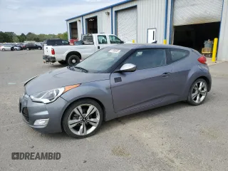 2016 Hyundai Veloster z VIN KMHTC6AD6GU263245, wystawiony jako Copart lot #51296685 z przebiegiem 132 889 mil mil oraz Szkody całkowita. Historia ofert i sprzedaży dostępna na DreamBid. Obrazek 1.
