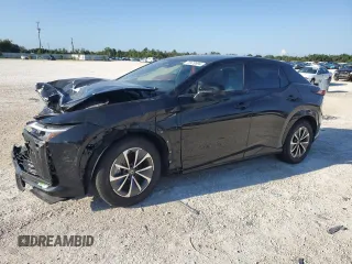 2023 Lexus RZ 450e Premium z VIN JTJAAAAB2PA007458, wystawiony jako Copart lot #72479994 z przebiegiem 6041 mil mil oraz Szkody całkowita. Historia ofert i sprzedaży dostępna na DreamBid. Obrazek 1.