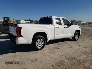 2022 Toyota Tundra SR z VIN 5TFKB5DA6NX016110, wystawiony jako Copart lot #41285993 z przebiegiem 68 mil mil oraz . Historia ofert i sprzedaży dostępna na DreamBid. Obrazek 3.