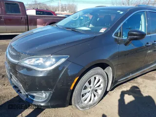 2018 Chrysler Pacifica Touring L z VIN 2C4RC1BG2JR114345, wystawiony jako IAAI lot #41629088 z przebiegiem 114 682 mil mil oraz . Historia ofert i sprzedaży dostępna na DreamBid. Obrazek 6.