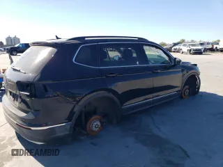 2018 Volkswagen Tiguan SEL z VIN 3VV3B7AX5JM157504, wystawiony jako Copart lot #48375505 z przebiegiem 81 742 mil mil oraz Szkoda całkowita • Salvage title. Historia ofert i sprzedaży dostępna na DreamBid. Obrazek 3.