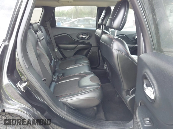 2015 Jeep Cherokee Trailhawk with VIN 1C4PJMBS5FW792184, listed as a IAAI auction lot 41827106 with 132,752 mi miles. Bid and sale history available at carsss.com. Image 8.