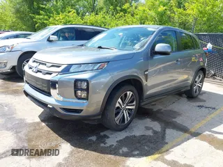 2022 Mitsubishi Outlander ES z VIN JA4ARUAU2NU019775, wystawiony jako IAAI lot #42187972 z przebiegiem 27 639 mil mil oraz . Historia ofert i sprzedaży dostępna na DreamBid. Obrazek 2.
