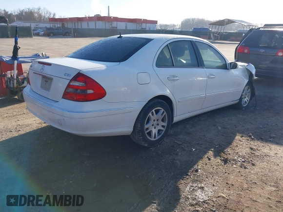 2005 Mercedes-Benz E-Class 3.2L CDI with VIN WDBUF26J75A615933, listed as a IAAI auction lot 41839378 with 124,135 mi miles. Bid and sale history available at carsss.com. Image 4.