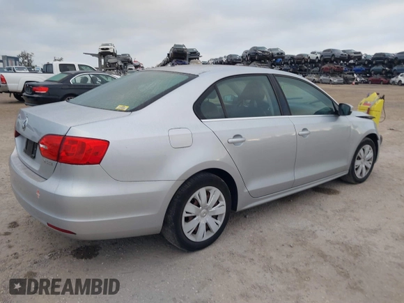2013 Volkswagen Jetta SE with VIN 3VWDX7AJ0DM384908, listed as a IAAI auction lot 41466642 with 92,131 mi miles and . Bid and sale history available at DreamBid. Image 4.