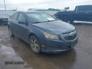 2014 Chevrolet Cruze 1LT z VIN 1G1PC5SB1E7202886, wystawiony jako IAAI lot #41932147 z przebiegiem 151 647 mil mil oraz . Historia ofert i sprzedaży dostępna na DreamBid. Obrazek 1.
