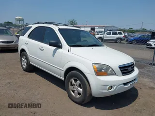 2007 Kia Sorento LX z VIN KNDJC736775722258, wystawiony jako IAAI lot #42409147 z przebiegiem 130 863 mil mil oraz . Historia ofert i sprzedaży dostępna na DreamBid. Obrazek 1.