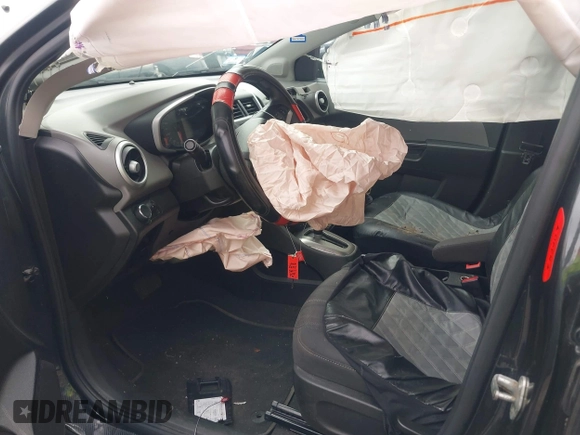 2018 Chevrolet Sonic LT z VIN 1G1JD5SG9J4123931, wystawiony jako IAAI lot #42066158 z przebiegiem 94 959 mil mil oraz . Historia ofert i sprzedaży dostępna na DreamBid. Obrazek 5.