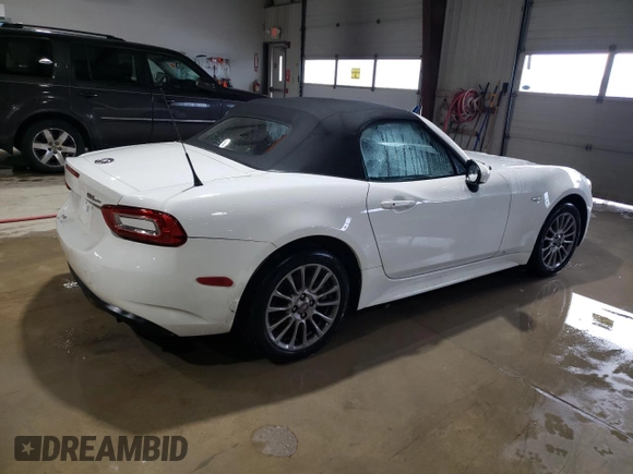 2017 FIAT 124 Spider Lusso z VIN JC1NFAEK5H0106151, wystawiony jako Copart lot #88738865 z przebiegiem 81 333 mil mil oraz Szkoda całkowita • Salvage title. Historia ofert i sprzedaży dostępna na DreamBid. Obrazek 3.