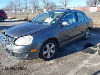 2008 Volkswagen Jetta SE z VIN 3VWRZ71K98M081253, wystawiony jako IAAI lot #41459732 z przebiegiem 174 887 mil mil oraz . Historia ofert i sprzedaży dostępna na DreamBid. Obrazek 2.