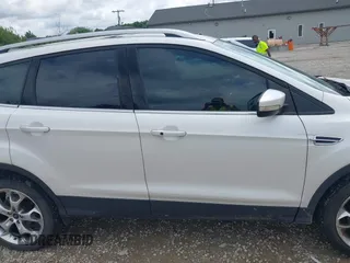 2016 Ford Escape Titanium z VIN 1FMCU9J90GUC76504, wystawiony jako IAAI lot #42552851 z przebiegiem 89 570 mil mil oraz . Historia ofert i sprzedaży dostępna na DreamBid. Obrazek 14.