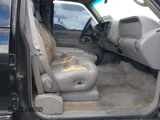 1999 Chevrolet Suburban with VIN 3GNFK16R6XG252736, listed as a IAAI auction lot 41897003 with 140,081 mi miles. Bid and sale history available at carsss.com. Image 5.