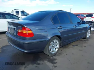 2002 BMW 3 Series 325i with VIN WBAET37482NG74460, listed as a IAAI auction lot 41712972 with 176,762 mi miles. Bid and sale history available at carsss.com. Image 4.
