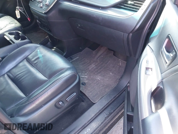 2017 Toyota Sienna SE with VIN 5TDXZ3DC2HS891864, listed as a IAAI auction lot 41814327 with 135,879 mi miles and . Bid and sale history available at DreamBid. Image 5.
