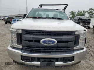 2018 Ford F-250 XL z VIN 1FTBF2A62JEC19911, wystawiony jako Copart lot #58555025 z przebiegiem 228 433 mil mil oraz Szkoda całkowita • Salvage title. Historia ofert i sprzedaży dostępna na DreamBid. Obrazek 5.