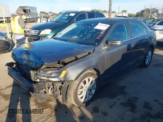 2014 Volkswagen Jetta SE z VIN 3VWD17AJ1EM285792, wystawiony jako IAAI lot #41652684 z przebiegiem 169 929 mil mil oraz . Historia ofert i sprzedaży dostępna na DreamBid. Obrazek 2.