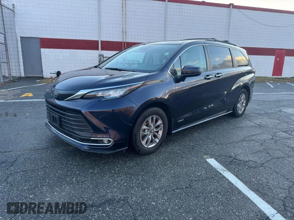 2021 Toyota Sienna XLE with VIN 5TDJSKFC6MS013236, listed as a Copart auction lot 87330814 with 182,156 mi miles and Clean Title. Bid and sale history available at carsss.com. Image 2.