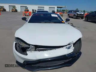 2019 Aston Martin Vantage z VIN SCFSMGAW4KGN01848, wystawiony jako IAAI lot #42032076 z przebiegiem 54 469 mil mil oraz . Historia ofert i sprzedaży dostępna na DreamBid. Obrazek 13.