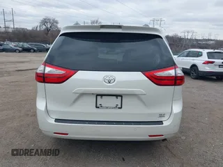 2018 Toyota Sienna XLE with VIN 5TDDZ3DC3JS197113, listed as a IAAI auction lot 41622680 with 70,308 mi miles. Bid and sale history available at carsss.com. Image 17.
