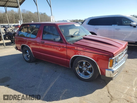 1990 Chevrolet Blazer z VIN 1GNCS18Z2L8113073, wystawiony jako Copart lot #87676865 z przebiegiem 22 827 mil mil oraz Szkoda całkowita • Salvage title. Historia ofert i sprzedaży dostępna na DreamBid. Obrazek 4.