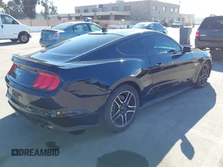 2021 Ford Mustang GT z VIN 1FA6P8CF6M5149175, wystawiony jako IAAI lot #41798328 z przebiegiem 61 776 mil mil oraz . Historia ofert i sprzedaży dostępna na DreamBid. Obrazek 4.