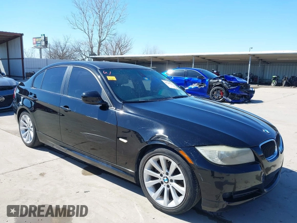 2011 BMW 3 Series 328i z VIN WBAPH5G52BNM80258, wystawiony jako IAAI lot #41763247 z przebiegiem 104 346 mil mil oraz . Historia ofert i sprzedaży dostępna na DreamBid. Obrazek 6.