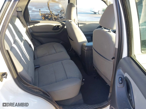2005 Ford Escape XLT with VIN 1FMYU931X5KA84738, listed as a IAAI auction lot 41663564 with 140,903 mi miles. Bid and sale history available at carsss.com. Image 8.
