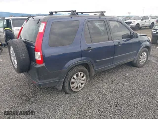 2006 Honda CR-V EX with VIN JHLRD68816C017988, listed as a IAAI auction lot 41842031 with 204,947 mi miles. Bid and sale history available at carsss.com. Image 4.
