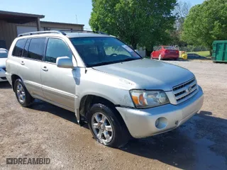 2005 Toyota Highlander with VIN JTEDP21A350050118, listed as a IAAI auction lot 41997508 with 173,675 mi miles. Bid and sale history available at carsss.com. Image 1.