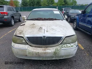 2005 Lincoln Town Car Signature Limited z VIN 1LNHM82W75Y629962, wystawiony jako IAAI lot #42155632 z przebiegiem 216 600 mil mil oraz . Historia ofert i sprzedaży dostępna na DreamBid. Obrazek 6.