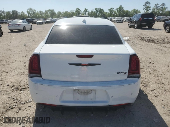 2021 Chrysler 300 S z VIN 2C3CCABG4MH554460, wystawiony jako Copart lot #52390045 z przebiegiem 80 866 mil mil oraz Szkoda całkowita • Salvage title. Historia ofert i sprzedaży dostępna na DreamBid. Obrazek 6.