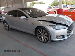 2013 Tesla Model S Performance с VIN 5YJSA1DP6DFP07999, выставлен на аукционе IAAI как лот 42284612 с пробегом 123 261 миль миль и . История ставок и продаж доступна на DreamBid. Изображение 1.