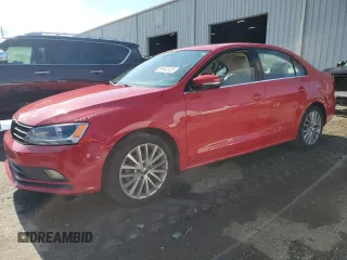 2015 Volkswagen Jetta SE z VIN 3VWD17AJ9FM201767, wystawiony jako Copart lot #56644125 z przebiegiem 74 945 mil mil oraz Szkoda całkowita • Salvage title. Historia ofert i sprzedaży dostępna na DreamBid. Obrazek 1.