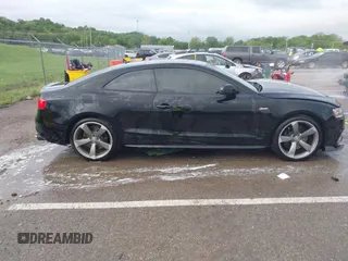 2015 Audi S5 Premium Plus z VIN WAUCGAFR8FA051492, wystawiony jako IAAI lot #42148388 z przebiegiem 109 671 mil mil oraz . Historia ofert i sprzedaży dostępna na DreamBid. Obrazek 13.