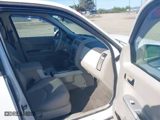 2008 Mercury Mariner with VIN 4M2CU91178KJ51960, listed as a IAAI auction lot 41982665 with 136,958 mi miles. Bid and sale history available at carsss.com. Image 5.