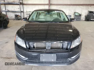 2013 Volkswagen Passat SEL Premium z VIN 1VWCH7A32DC046888, wystawiony jako Copart lot #55735385 z przebiegiem 265 379 mil mil oraz Czysty tytuł • Clean title. Historia ofert i sprzedaży dostępna na DreamBid. Obrazek 5.