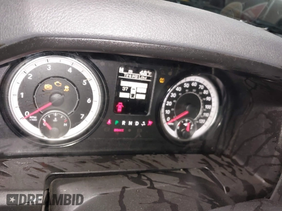 2018 Ram 1500 Express z VIN 1C6RR7FG3JS345868, wystawiony jako IAAI lot #41776664 z przebiegiem 57 913 mil mil oraz . Historia ofert i sprzedaży dostępna na DreamBid. Obrazek 7.