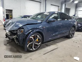 2022 Audi e-tron Sportback S line Premium Plus z VIN WA12AAGE0NB009364, wystawiony jako Copart lot #39523904 z przebiegiem 23 743 mil mil oraz . Historia ofert i sprzedaży dostępna na DreamBid. Obrazek 1.